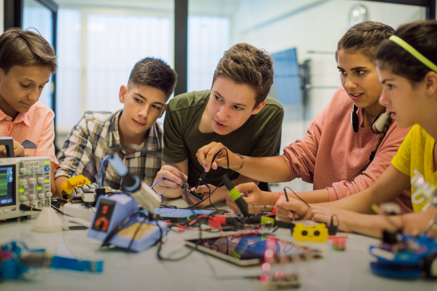 Ίδρυμα Vodafone: Πρωτοβουλίες για την αντιμετώπιση των ελλειμμάτων στις ψηφιακές δεξιότητες των παιδιών ζητά η Ευρώπη