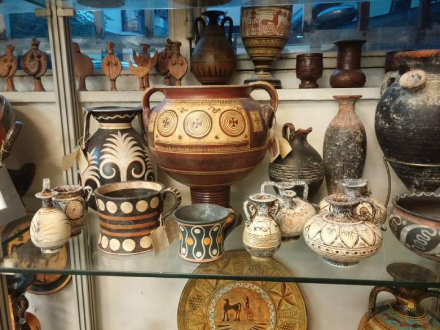 Ερευνα ΙΜΕ ΓΣΕΒΕΕ: Οι προκλήσεις που αντιμετωπίζει η αγορά τουριστικών ειδών και λαϊκής τέχνης