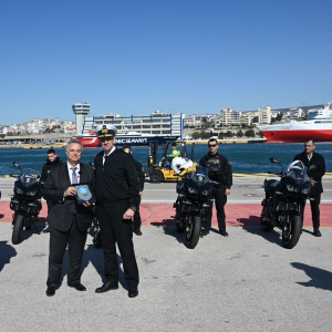 ΟΛΠ: Δωρεά έξι μοτοσυκλετών στο Λιμενικό Σώμα