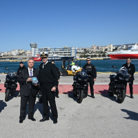 ΟΛΠ: Δωρεά έξι μοτοσυκλετών στο Λιμενικό Σώμα