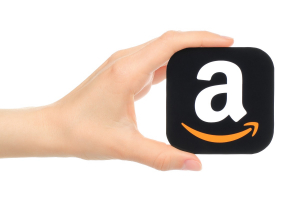 Η Amazon ετοιμάζεται να εγκαινιάσει τα πρώτα φυσικά καταστήματα λιανικής