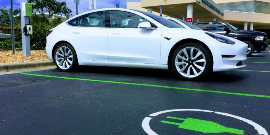 Κομισιόν: Πως θα γίνουν πιο «πράσινα» τα εταιρικά αυτοκίνητα το 2023