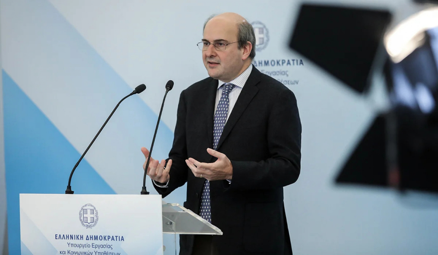 Χατζηδάκης: Μείωση εισφορών κατά μισή μονάδα από την 1η Ιουνίου