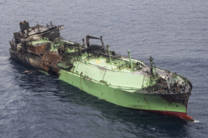 Μεσόγειος: Εξακολουθεί να πλέει ακυβέρνητο το ρωσικό τάνκερ γεμάτο LNG - Ενδέχεται να εκραγεί ανά πάσα στιγμή