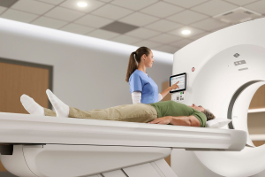 Αθηναϊκή Κλινική: Καινοτομία με το σύστημα αξονικής τομογραφίας Revolution Maxima της GE Healthcare