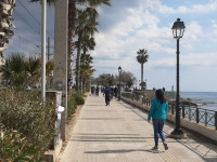 Σε παραλίες και πάρκα βρέθηκαν οι Αθηναίοι με ελεύθερες τις διαδημοτικές μετακινήσεις