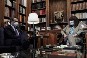 Συνάντηση ΠτΔ με πρωθυπουργό – Δεν πρέπει να υπάρξει εφησυχασμός το μήνυμα του Κ. Μητσοτάκη