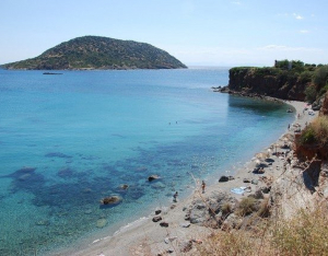 Εθελοντικός καθαρισμός παραλίας από την Intrum Hellas