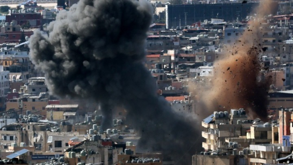 Το Ιράν δηλώνει έτοιμο για μακρύ «πόλεμο φθοράς», ο Τραμπ διαβεβαιώνει πως η Τεχεράνη βρίσκεται «κοντά στην ήττα»