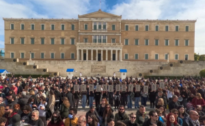 Στα ύψη η πολιτική αντιπαράθεση για τα Τέμπη
