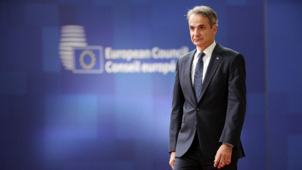 Μητσοτάκης από Βρυξέλλες: «Δεν θα τινάξουμε τη μπάνκα στον αέρα για τις εκλογές»