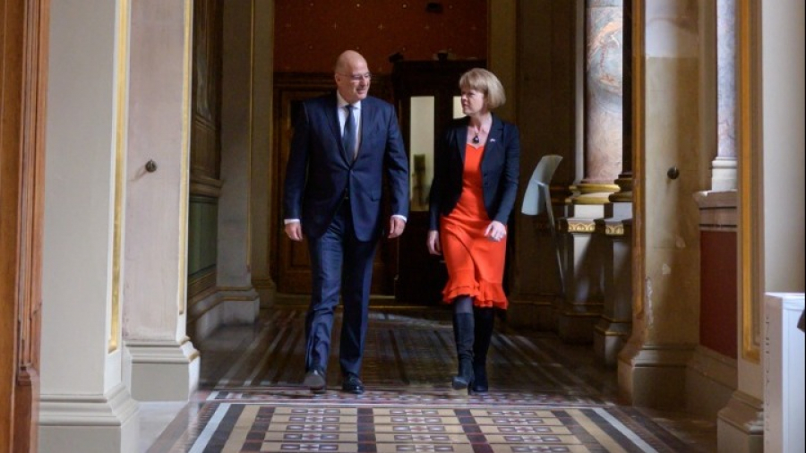 Επαφές Δένδια στο Λονδίνο: Νέες ευκαιρίες σε εμπόριο και επενδύσεις για Ελλάδα - Βρετανία