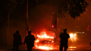Γαλλία: Πυρπολήθηκαν 1.000 κρατικά και δημοτικά κτίρια και 5.000 αυτοκίνητα στις ταραχές