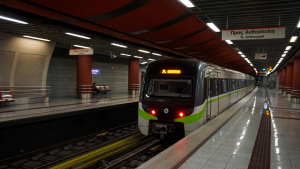 ΣΤΑΣΥ: Στάση δροσιάς για τους επιβάτες του Μετρό στο Σύνταγμα
