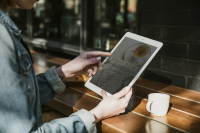 Social Media: Πώς εξελίχθηκαν σε marketplace για έναν στους δύο Έλληνες το 2022