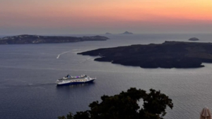 Σαντορίνη το Φθινόπωρο: Η εποχή που το νησί αποκαλύπτει το πιο γοητευτικό του πρόσωπο