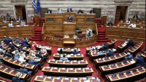 Στη Βουλή η αντιπαράθεση Μητσοτάκη - Τσίπρα για ακρίβεια και αισχροκέρδεια