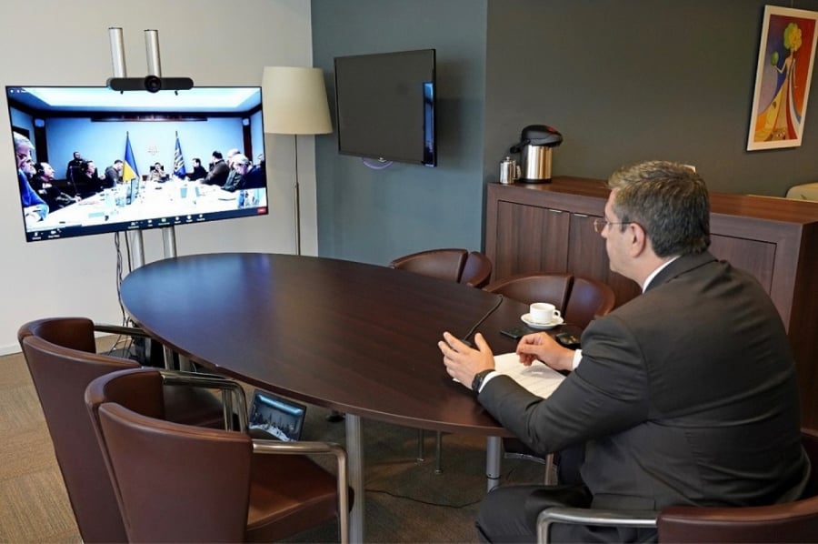 Ζελένσκι σε Τζιτζικώστα: Στα 600 δισ. δολάρια οι απώλειες από τον πόλεμο