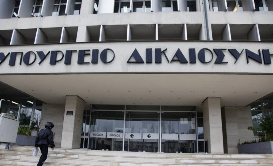 Αυστηροποιείται το αδίκημα της διακίνησης μέσω διαδικτύου ερωτικών προσωπικών δεδομένων