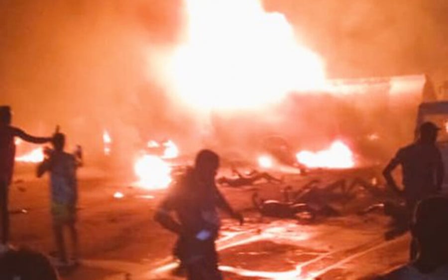 Σιέρα Λεόνε: Τουλάχιστον 99 νεκροί από την έκρηξη βυτιοφόρου στο Φριτάουν