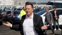 Έλον Μασκ: Συνέχισε τις πωλήσεις μετοχών της Tesla