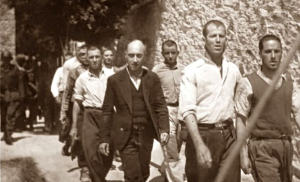 ΥΠΠΟ: Κηρύσσει μνημείο τις φωτογραφίες με τους 200 της Καισαριανής