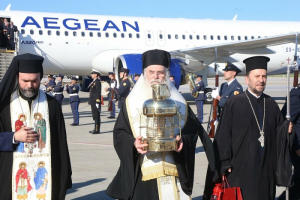 Στις 19:30 προσγειώνεται στο «Ελ. Βενιζέλος» το Άγιο Φως