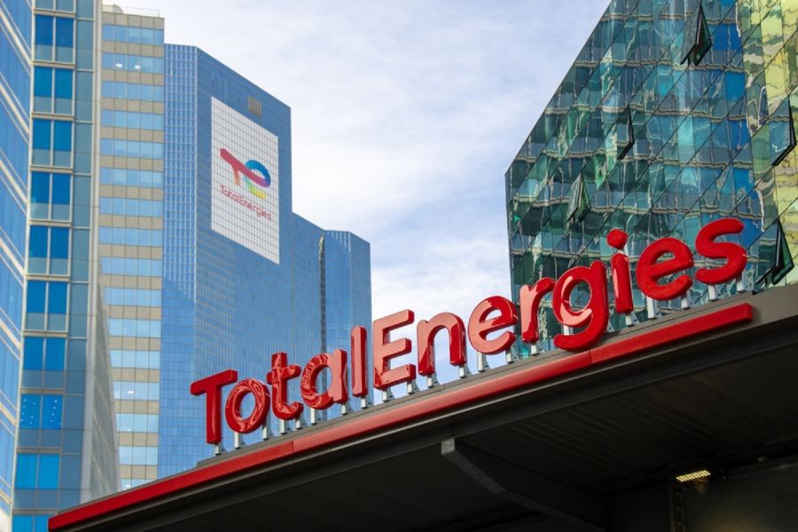 TotalEnergies: Αποζημίωση σχεδόν 1 δισ. δολαρίων για ακύρωση αιολικών έργων από τις ΗΠΑ