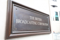 Βρετανία: Η κυβέρνηση διακόπτει τη χρηματοδότηση του BBC, γράφει η Mail on Sunday