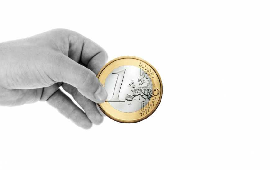 Η εφορία αποφάσισε επιτέλους να διαγράφει «χρέη» έως 1 ευρώ!