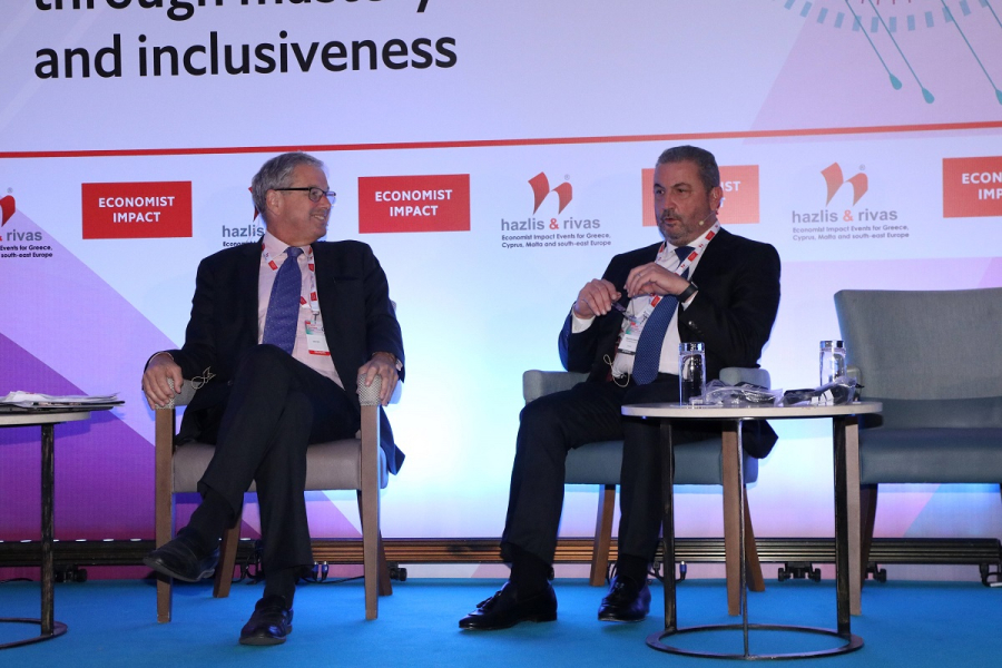 Δεξιά ο Αλέξανδρος Εξάρχου, Αντιπρόεδρος και Διευθύνων Σύμβουλος της Intrakat