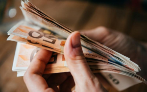 Διευκρινίσεις για την 10ετή παραγραφή των μη βεβαιωμένων οφειλών από τον εργατολόγο Κώστα Τσουκαλά