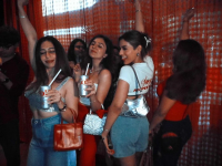 Ινδία: Θραύση κάνουν τα "πάρτι με Diet Coke" καθώς ο πόλεμος στο Ιράν έχει μπλοκάρει τις προμήθειες