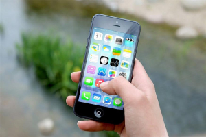 Συνήγορος του Καταναλωτή: Δεν δικαιολογούνται οριζόντιες αυξήσεις στα τιμολόγια υφιστάμενων συμβάσεων κινητής τηλεφωνίας