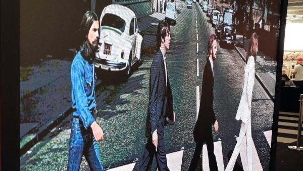 Πίνακας που ζωγράφισαν οι Beatles στο Τόκιο πωλήθηκε 1,7 εκατ. δολάρια