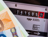 Πως η ΔΕΗ και οι ιδιώτες προμηθευτές θα μειώσουν το λογαριασμό στο ρεύμα