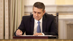 Διασωληνωμένος στη ΜΕΘ του Ευαγγελισμού ο Γιώργος Μυλωνάκης: Σοβαρή αλλά ελεγχόμενη η κατάστασή του