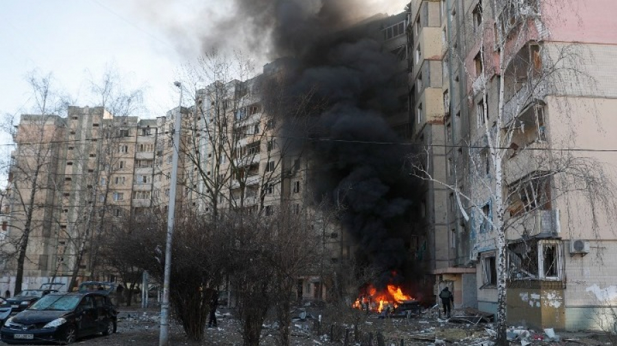 "Πολύ δύσκολη" η κατάσταση στη Μαριούπολη - Οκτώ οι νεκροί από βομβαρδισμό στο Κίεβο