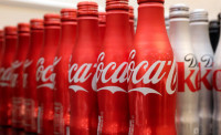 Coca-Cola HBC: Αυξήθηκαν τα έσοδα - Μειώθηκε ο όγκος πωλήσεων στο α&#039; τρίμηνο