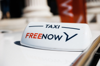 Έρευνα FREENOW: Πως θα μετακινηθούν οι Έλληνες τα Χριστούγεννα