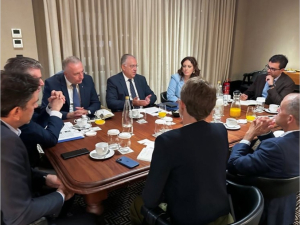 Συνάντηση με εκπροσώπους της OpenAI είχε ο Τάκης Θεοδωρικάκος