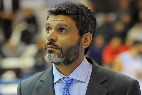 Ο Άγγελος Κορωνιός, πρώην μπασκετμπολίστας και νυν προπονητής εντάσσεται στην ΕΛ.Α.Σ. του Τσίπρα