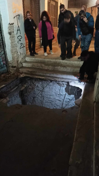 Θεσσαλονίκη: Σε τρύπα τριών μέτρων έπεσαν νεαροί στο Μπιτ Παζάρ - Υποχώρησε το οδόστρωμα
