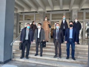 Θεσσαλονίκη: Συμβολική διαμαρτυρία δικηγόρων έξω από το Δικαστικό Μέγαρο της πόλης