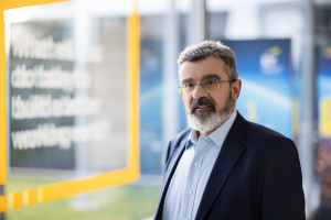 Παπάζογλου (ΕΥ Ελλάδος): Μπροστά σε νέες προκλήσεις οικονομία, επιχειρήσεις και νοικοκυριά το 2022