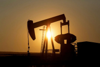 Κέρδη για το πετρέλαιο καθώς τα αποθέματα στις ΗΠΑ υποχωρούν