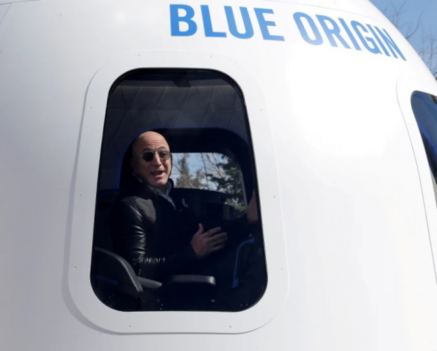 Ο Τζεφ Μπέζος ταξίδευσε στο διάστημα και επέστρεψε