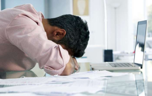 Eurostat: Οι Έλληνες δουλεύουν τις περισσότερες ώρες στην ΕΕ