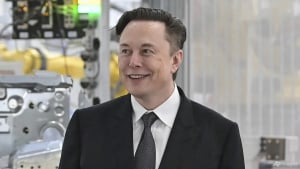 Μασκ: Ο αριθμός του προσωπικού της Tesla θα αυξηθεί τους επόμενους 12 μήνες