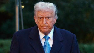 HΠΑ: Στο χαμηλότερο επίπεδο η δημοτικότητα του Τραμπ, μετά την επιστροφή του στον Λευκό Οίκο